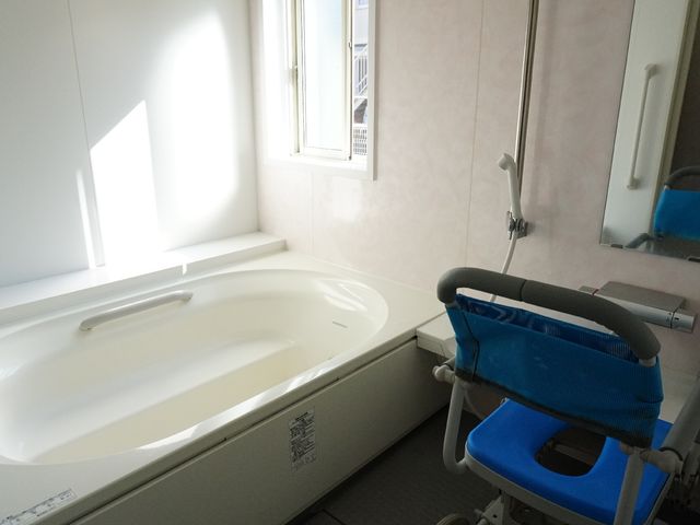 快適な浴室サポート環境 浴室 入居者様の快適なバスタイムをサポートする、広くて安全な浴室環境です。