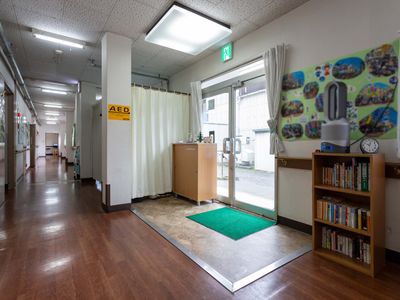 本棚のある廊下