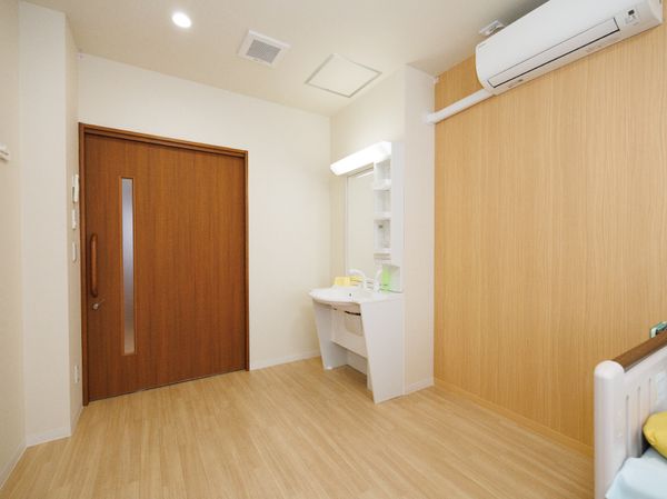 明るい居室の一角