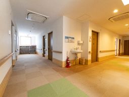 明るい廊下の様子