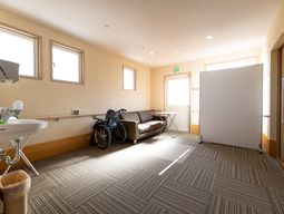 広々明るい多目的室