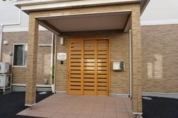 暖かみのあるエントランス