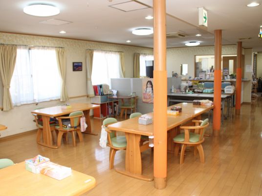 スタッフの笑顔の職場