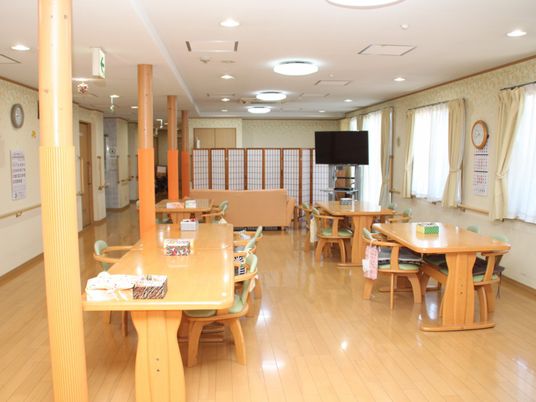 ダイニングスタッフ募集