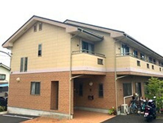 やさしい色合いの居室外観