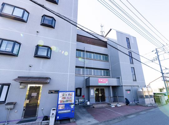 現代的な建物の外観