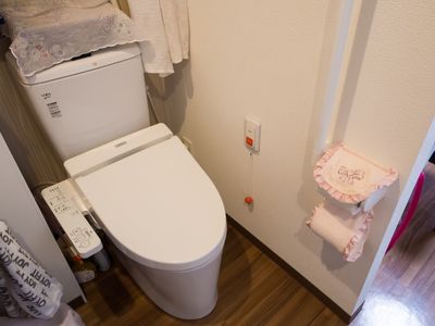 清潔なトイレの角度