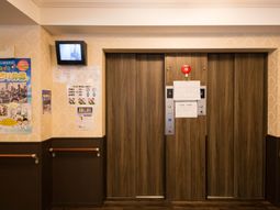 エレベーター前の廊下