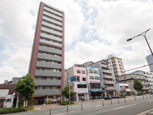 高い建物の外観