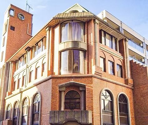 クラシックな建物外観