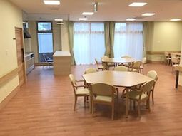 広々明るい共有スペース