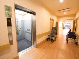 廊下とエレベーター