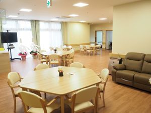 広々とした施設の食堂