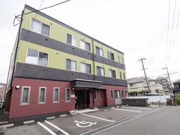 モダンな外観の建物