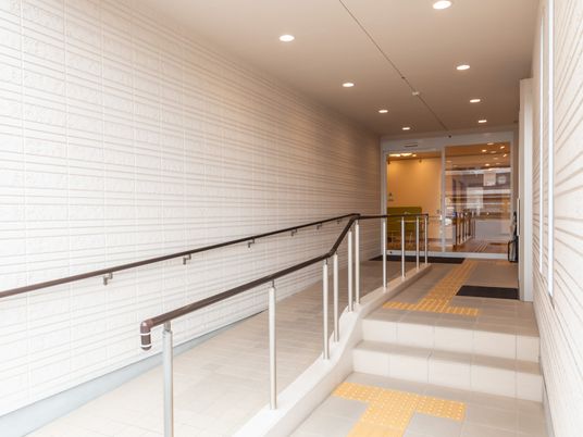 バリアフリー設計の廊下