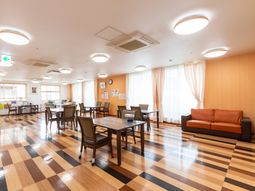 明るい空間の食堂