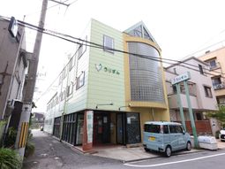 緑色建物の外観