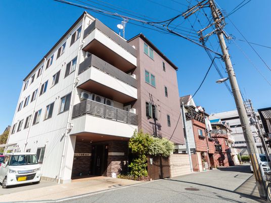 ゆったりとした建物外観
