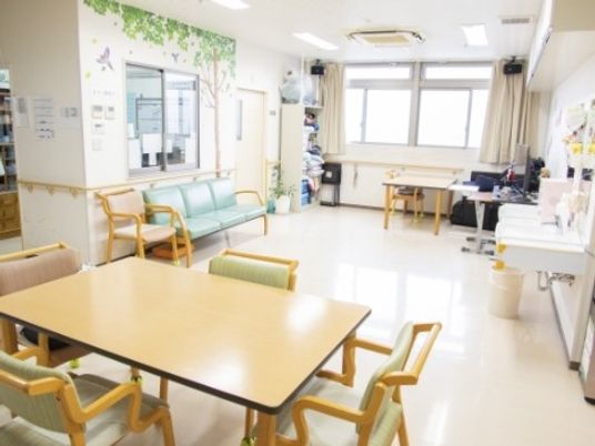 明るい食堂の共有空間  