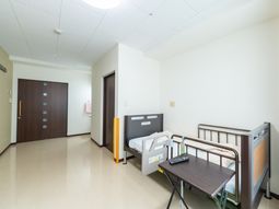 ベッド付き個室の居室  