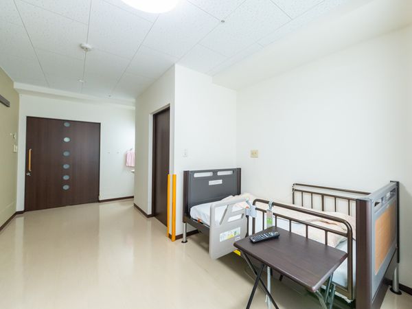 ベッド付き個室の居室  