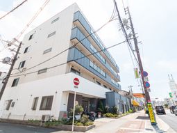 街角の施設外観  