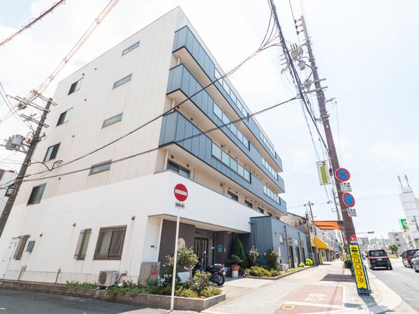 街角の施設外観  