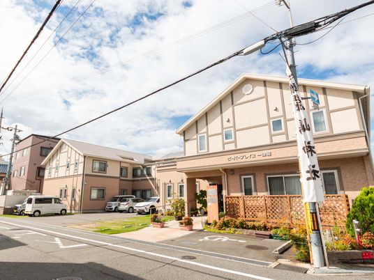 ゆったり外観のエントランス