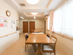 落ち着いた食堂の風景