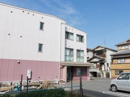 清潔感のある建物の外観