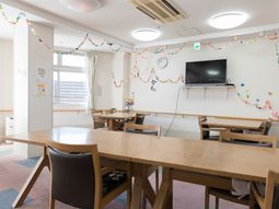 明るい食堂の様子