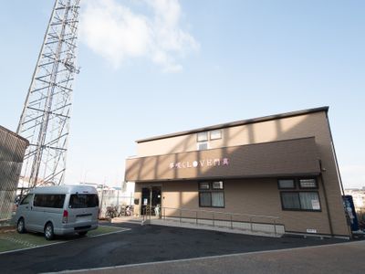 施設の屋外と看板