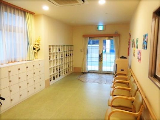 明るいエントランスホール