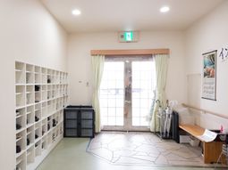 エントランスの明るい空間