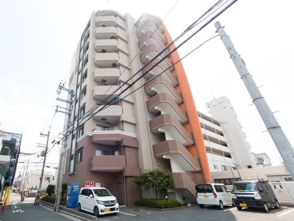 多階層の建物外観