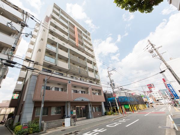 多階建てのビル外観