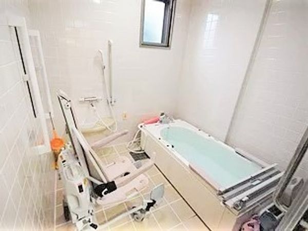 清潔な浴室の様子