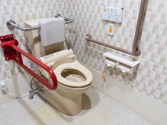 手すり付きトイレ設備