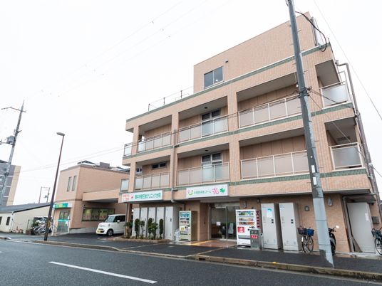 職場となる建物の外観
