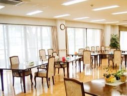 明るい食堂の様子