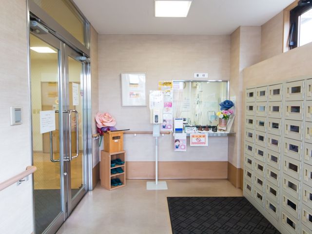 きれいな受付エリア フロント 清潔感あふれる受付で、訪れる方々を温かくお迎えしませんか。
