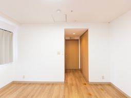 シンプルな居室の様子