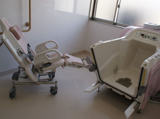 介護用清潔な浴室
