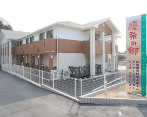 明るい建物外観