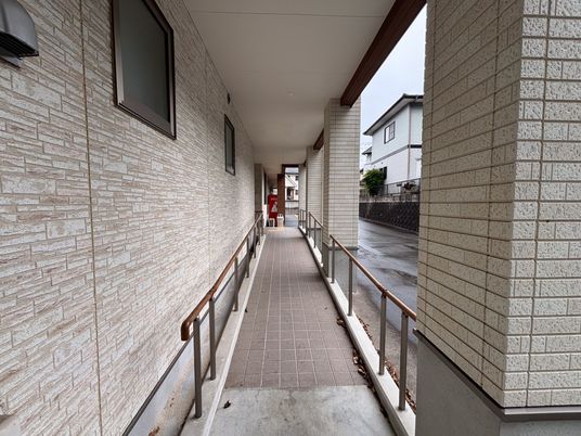 手すりのある通路