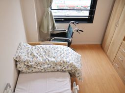 整ったベッドのある部屋