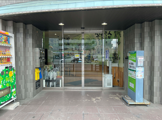 ゆとりのあるエントランスの風景