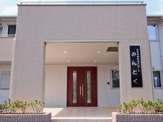 施設の正面玄関  