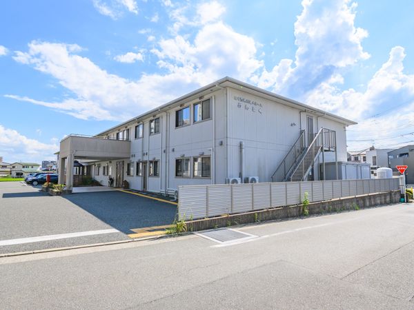 広々とした施設外観