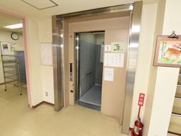 清潔なエレベーターホール